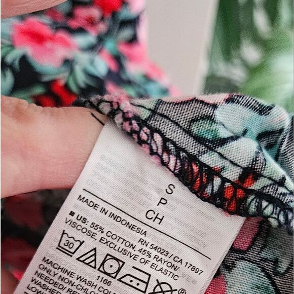 Floral Pink and Black Dress - Picture 3 of 6